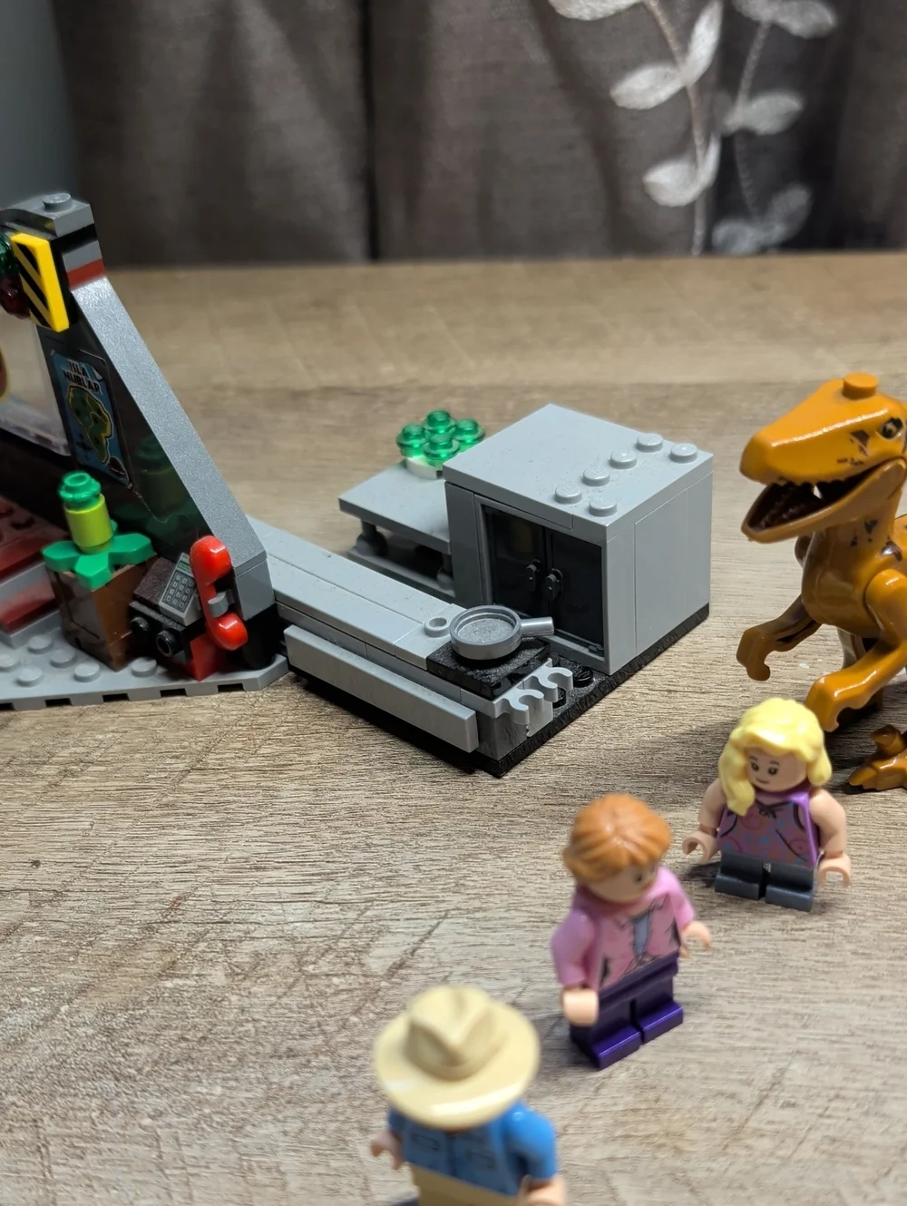 Lego Jurassic World Velociraptor Chase #75932